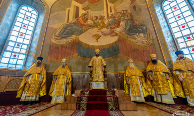 Митрополит Феодосий совершил Литургию в Неделю 34-ю по Пятидесятнице в кафедральном соборе