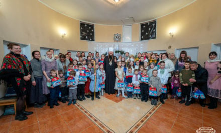 Юные прихожане Черкасского кафедрального собора поздравили архипастыря и духовенство с рождественскими праздниками (+ВИДЕО)