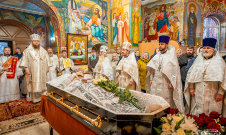 Митрополит Феодосий совершил отпевание почившего клирика Киевской епархии (+ВИДЕО)
