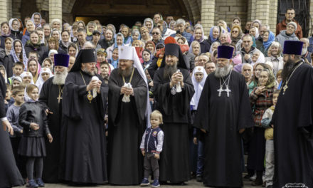 ПРАЗДНИК НАДЕЖДЫ – на Благовещение в Черкассах выпускали в небо белых голубей