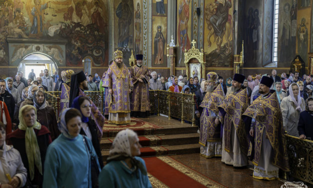 Митрополит Феодосий совершил Литургию в Неделю 4-ю Великого поста в кафедральном соборе г.Черкассы