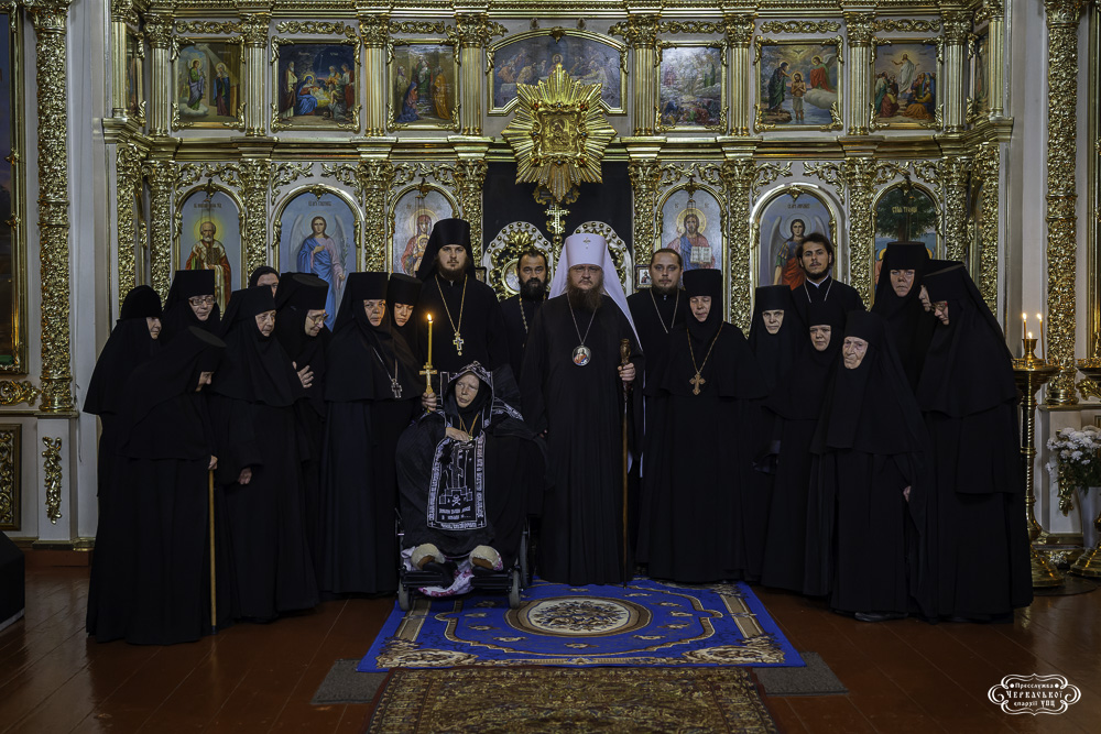 Митрополит Феодосий постриг в Великую схиму игумению на покое Свято-Троицкого Мотронинского монастыря