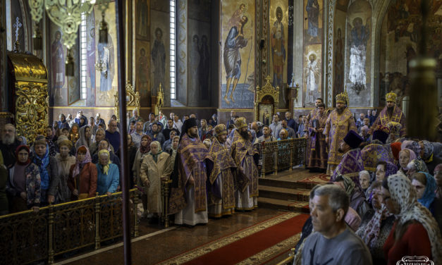 Митрополит Феодосий возглавил Божественную литургию Великого Четверга в кафедральном соборе