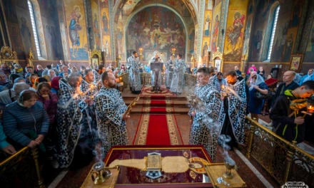 Царські часи і вечірня з виносом Плащаниці в Архангело-Михайлівському кафедральному соборі м.Черкаси