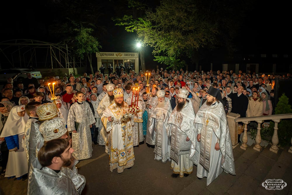 Суд дав дозвіл митрополиту Феодосію звершити службу у Пасхальну ніч (+ВІДЕО)