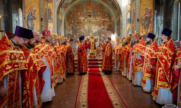 9 мая, в Светлый Четверг, митрополит Феодосий совершил Литургию в кафедральном соборе г.Черкассы