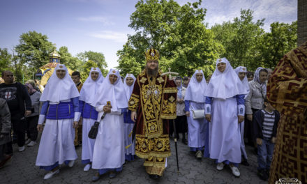 Митрополит Феодосій звершив Літургію в Неділю святих жон-мироносиць у кафедральному соборі м.Черкаси (+ВІДЕО)