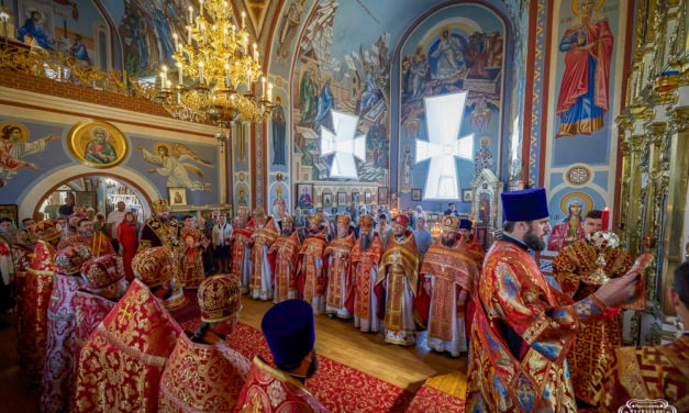 Митрополит Феодосий поздравил благочинного Черкасского округа с юбилеем
