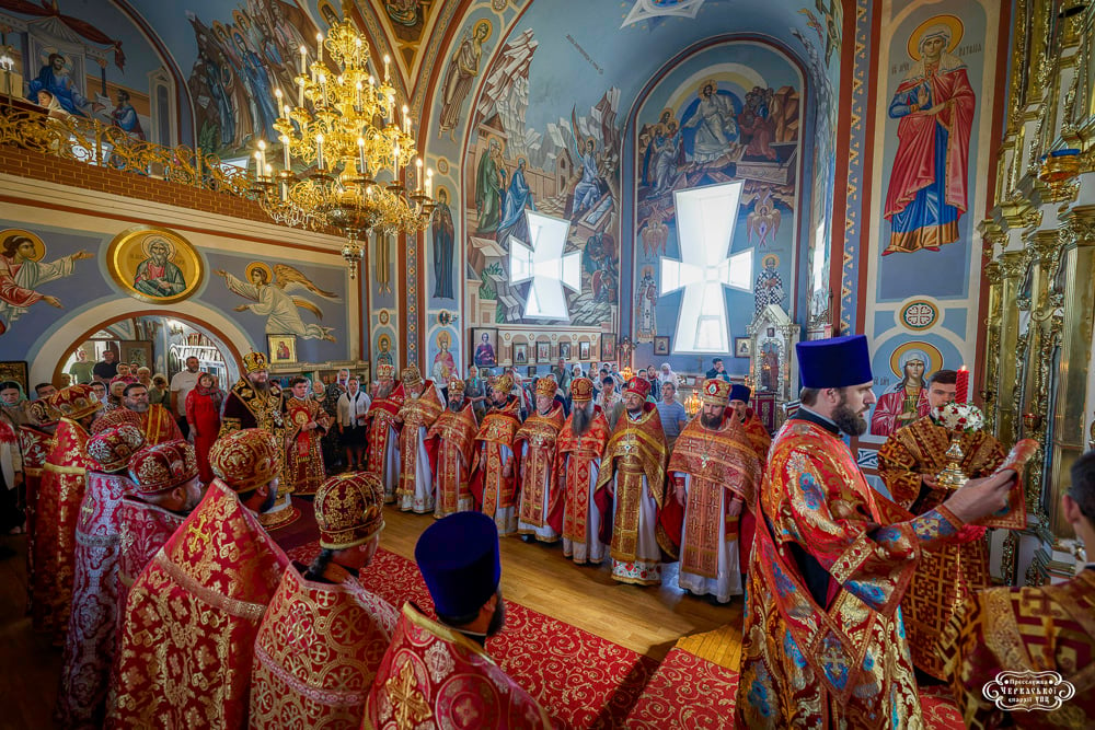 Митрополит Феодосий поздравил благочинного Черкасского округа с юбилеем