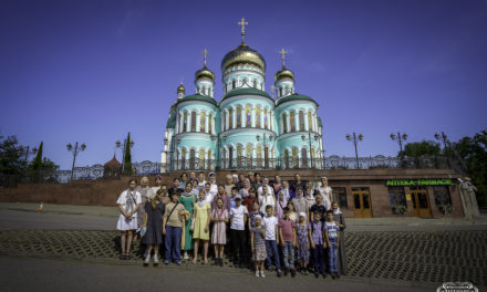 Черкасские гимназисты поклонились святыням Черновицкой епархии