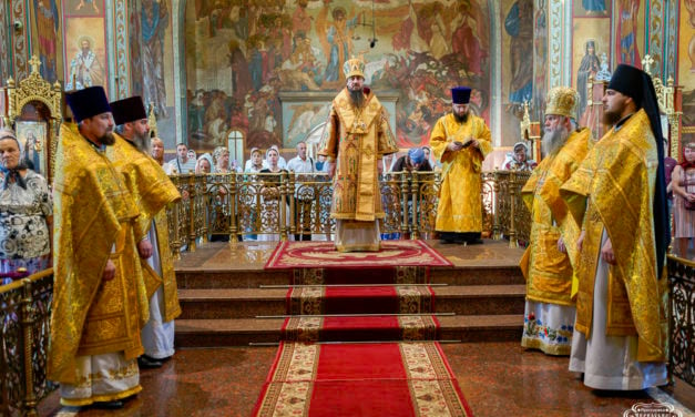 Божественная литургия в Неделю всех святых в Архангело-Михайловском кафедральном соборе г.Черкассы