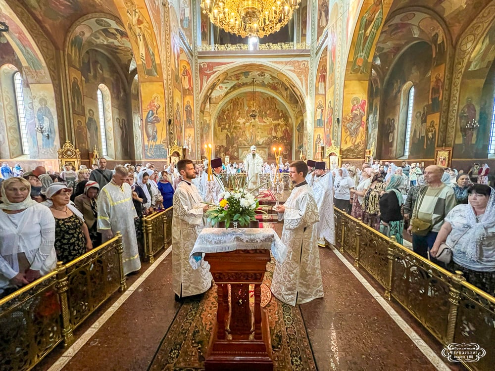 Божественная литургия в праздник Вознесения Господня в Архангело-Михайловском кафедральном соборе г.Черкассы