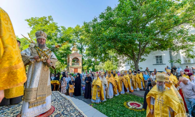 В Красногорском Золотоношском монастыре Черкасской епархии состоялись торжества престольного праздника (+ВИДЕО)