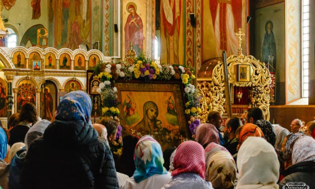 Черкасщане сегодня благодарили Пресвятую Богородицу перед Чудотворным Её образом “Страстная”