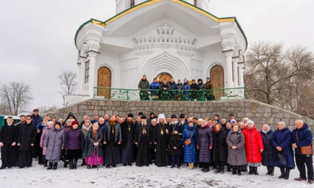 ВІРУЮЧІ ХУТОРІВ ЗІ СВОЇМ АРХІПАСТИРЕМ