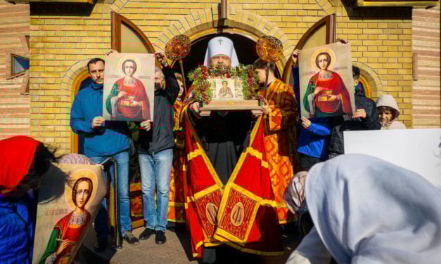 Частица мощей святого великомученика и целителя Пантелеимона прибыла в Черкассы (+ВИДЕО)